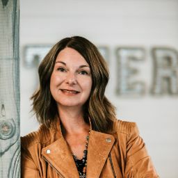 Sara Hanson Photo 23