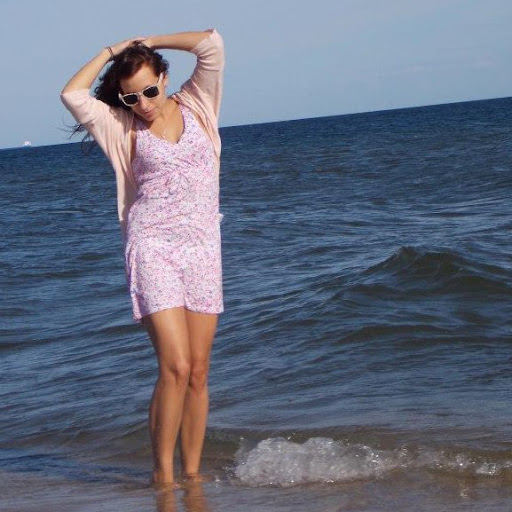 Anna Schuster Photo 29