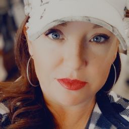 Melanie Ellis Photo 34