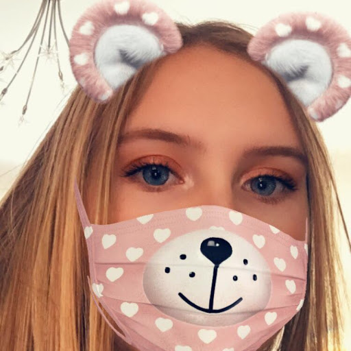 Rebecca Lowe Photo 40