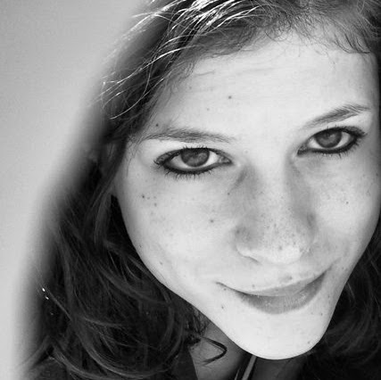 Julie Benoit Photo 29