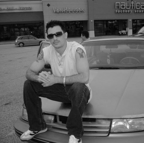 Roger Gutierrez Photo 16