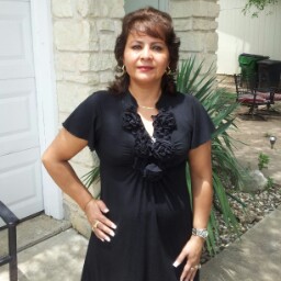 Janie Sanchez Photo 15