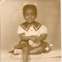 Valerie Holmes Photo 9