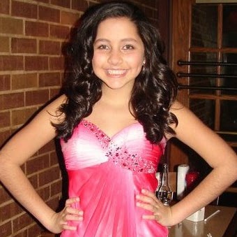 Maria Castrillon Photo 15