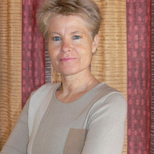 Ellen Cox Photo 8