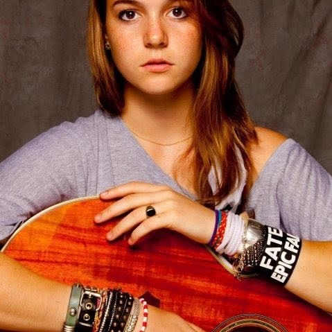Laura Abrams Photo 43