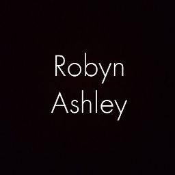 Robyn Ashley Photo 17