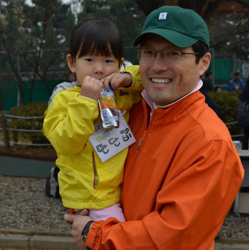 Young Ahn Photo 39