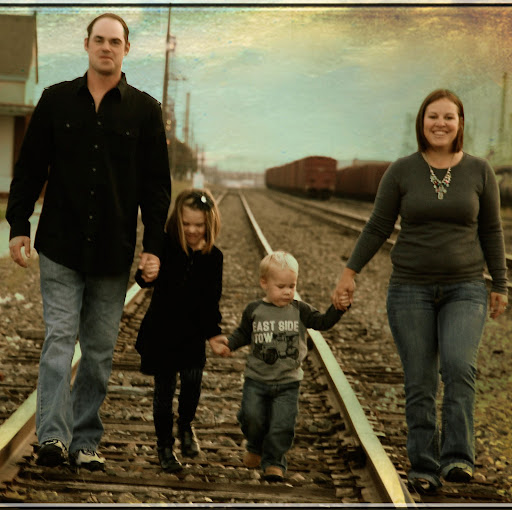 Julie Patton Photo 14
