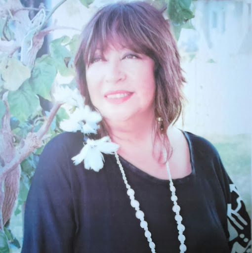 Elizabeth Cerda Photo 31