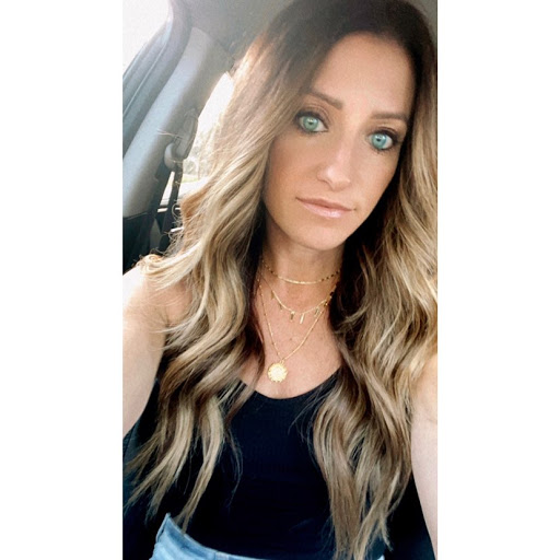 Stephanie Winter Photo 16