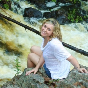 Elizabeth Ralph Photo 34