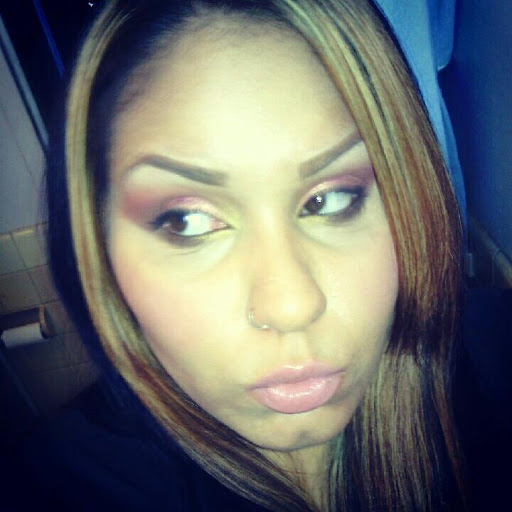 Melanie Hernandez Photo 13
