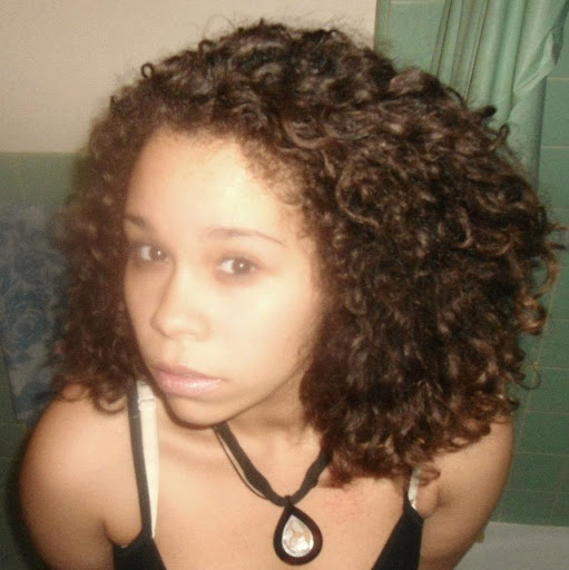 Stephanie Holloway Photo 7