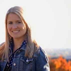 Kristen Edwards Photo 17