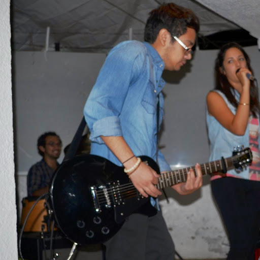 Eduardo Robles Photo 14