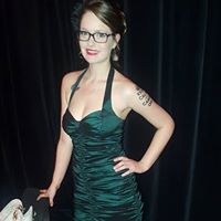 Stephanie Groves Photo 16