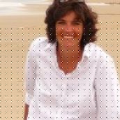 Holly Robinson Photo 17