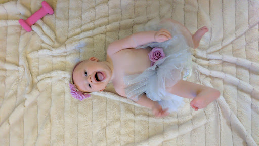 Laura Cox Photo 16