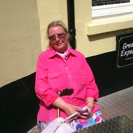 Linda Rowan Photo 33