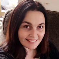 Tara Holmes Photo 36