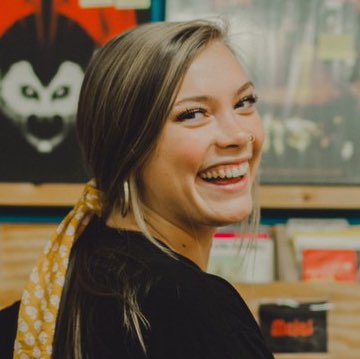 Julia Wheaton Photo 3