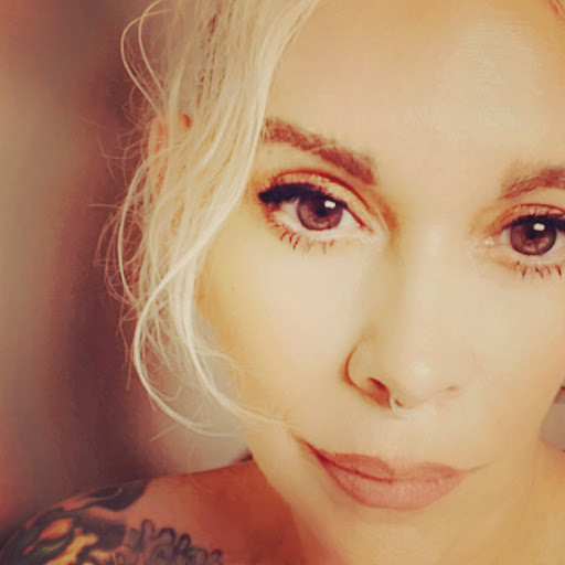 Marina Robbins Photo 8