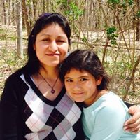 Elizabeth Hernandez Photo 22