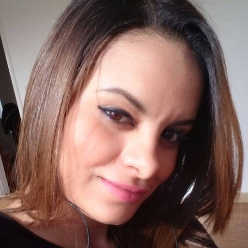 Laura Self Photo 34