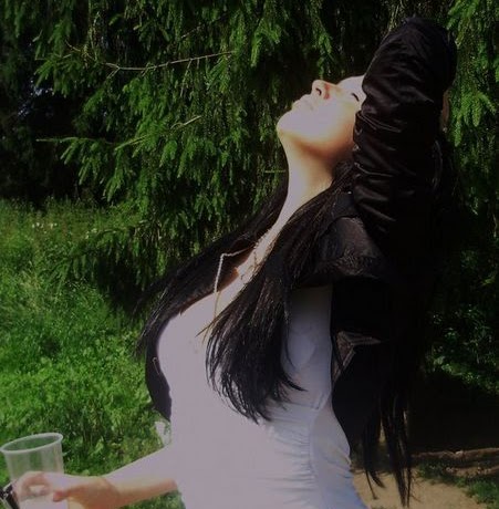 Nicole Knight Photo 29