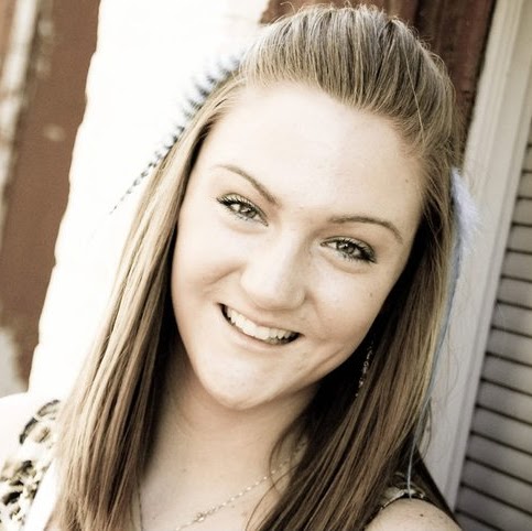 Lauren Farley Photo 21