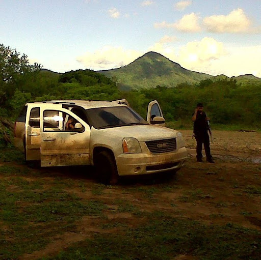 Ernesto Robles Photo 7