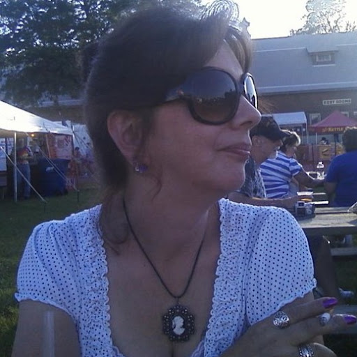 Stephanie Hoelscher Photo 4