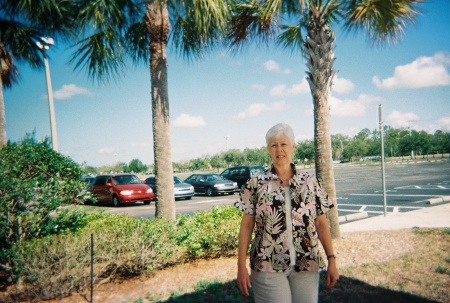 Julie Thomas Photo 49