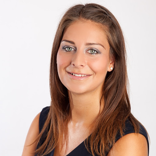 Angela Hauser Photo 8