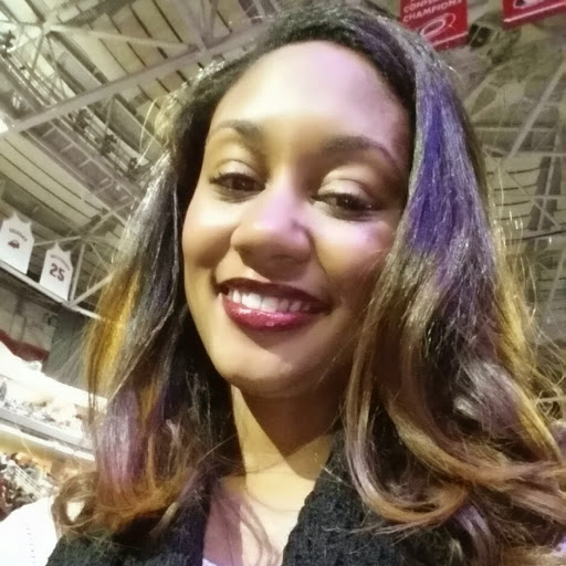 Laura Winslow Photo 31