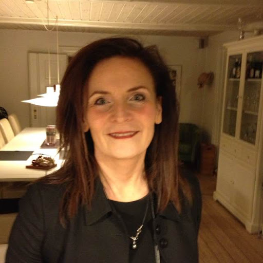 Alice Pedersen Photo 16