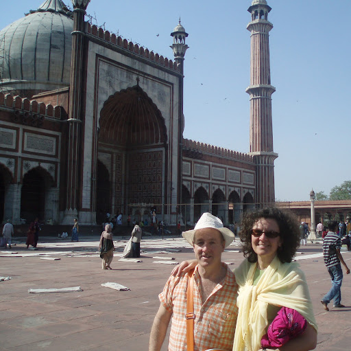 Julie Daniels Photo 31