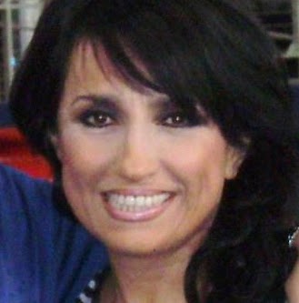 Elizabeth Mora Photo 21