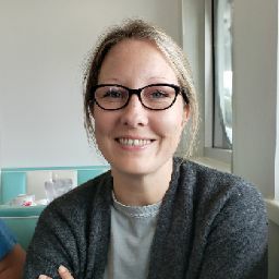 Kathleen Lowe Photo 19