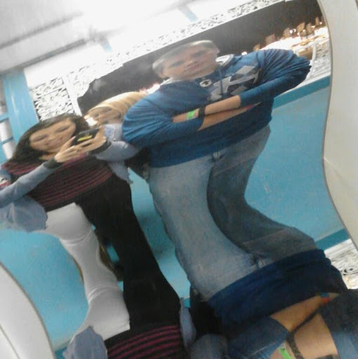 Sara Barker Photo 29