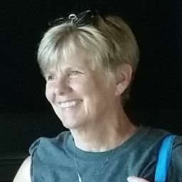 Julie Meadows Photo 27