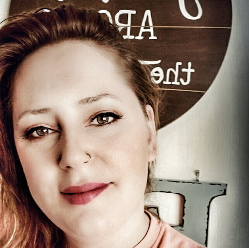 Renee Matthews Photo 19