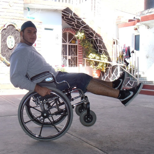 Cesar Ballesteros Photo 8