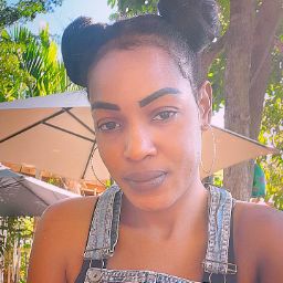 Samantha John Photo 29