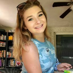 Michelle Dennis Photo 15