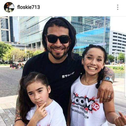 Adrian Flores Photo 4