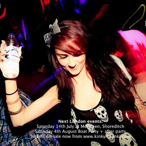 Stephanie Armstrong Photo 15
