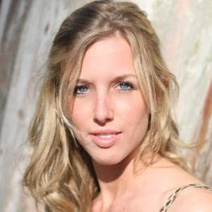 Laura Holloway Photo 25